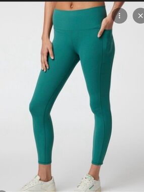 Vuori Studio Pocket Legging size Small in Ivy Green Kelly Green NEW